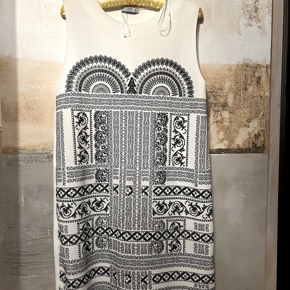 New ZARA white dress with black print size m